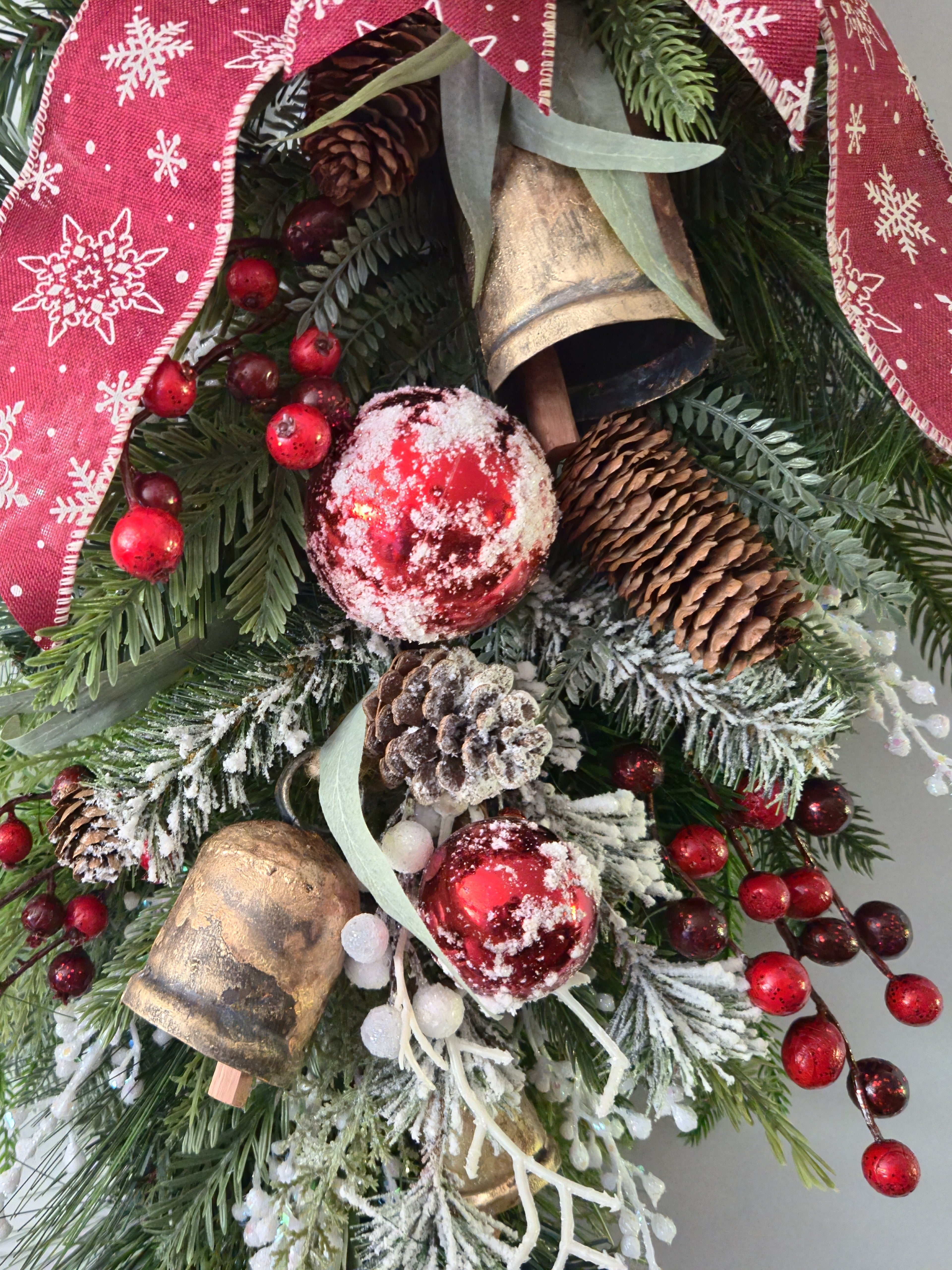 Winter Berry Swag 29"H x 14"W